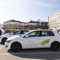249 elektromos autót kapnak a kórházak
