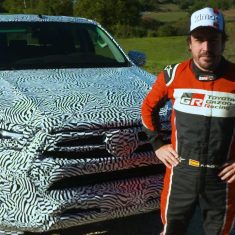 fernando-alonso-toyota-hilux-teszteles