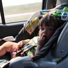 gyerek_autoban_flickr_bradley-gordon