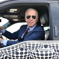 joe-biden-amerikai-elnok-ford-f150-lightning-elektromos-pickup