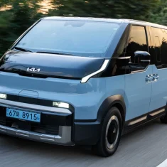 kia-pv5-passenger-frost-blue-dynamic-highres-003_0_0