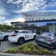 lexus-pest-schiller-auto-csalad