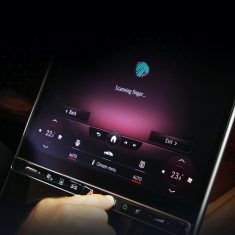 Daimler Mobility und Visa begründen globale Technologie-Partnerschaft, um E-Commerce nahtlos und komfortabel ins Auto zu integrierenDaimler Mobility and Visa form global technology partnership to integrate digital commerce into the car seamlessly and co