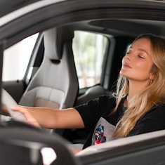 mihalik-eniko-auto-bmw-jogsi-terhes-instagram