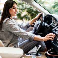 no-noi-vezeto-auto-infotainment-fizikai-gombok