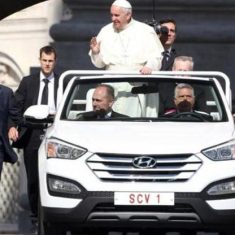 papamobil-Hyundai-Santa-Fe