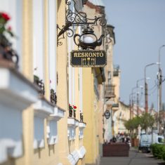 reskonto_etterem_utcatabla