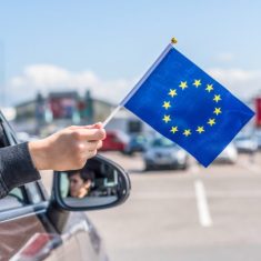 shutterstock_1477851203-696x464