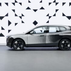 szinvalto-bmw-ix-flow-e-ink