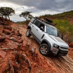 uj-land-rover-defender-goodyear