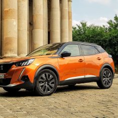 uj-peugeot-2008-fusion-narancs